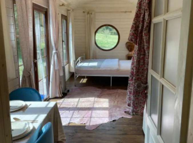 Glamour Maringotka V Np české švýcarsko U Mluvících Kamenů Apartamento Stare Krecany